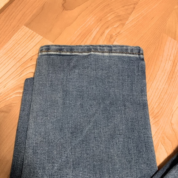 Old Navy Mid-Rise Power Slim Straight Jeans - Picture 3 of 6